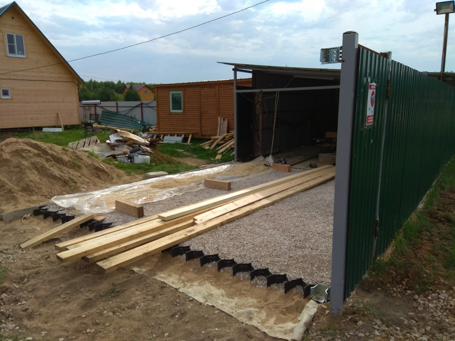 Труба для заезда на участок через канаву