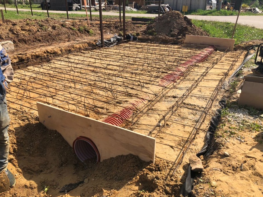 Стоянка для автомобилей на даче