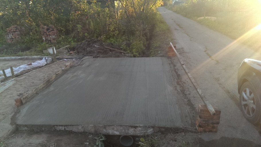 Парковочная площадка на даче