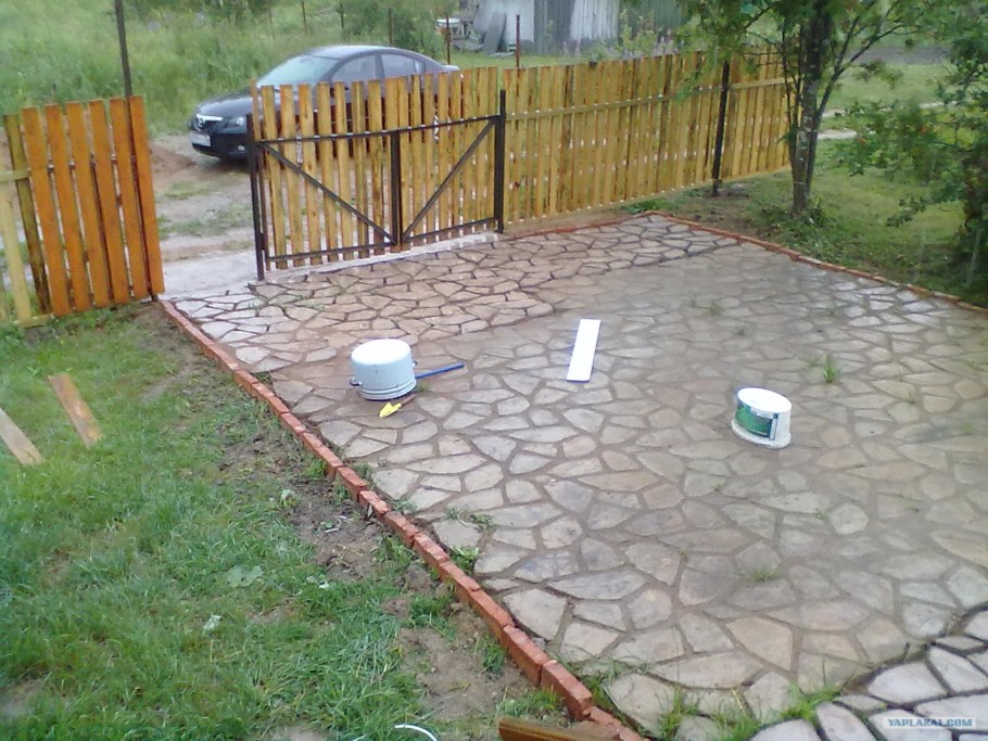 Площадка под автомобиль на даче