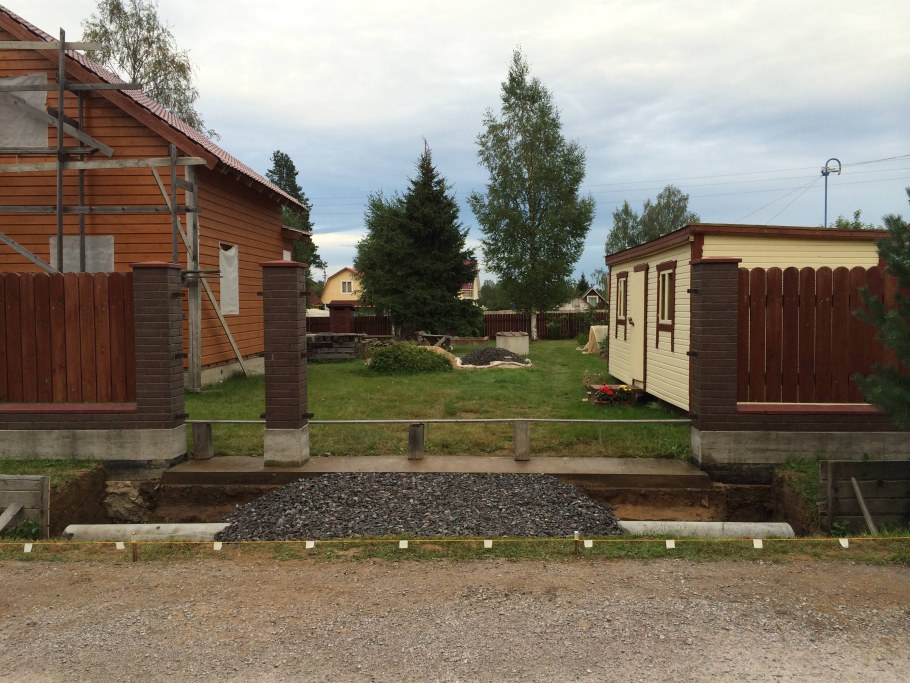 Бетонная площадка для авто на даче