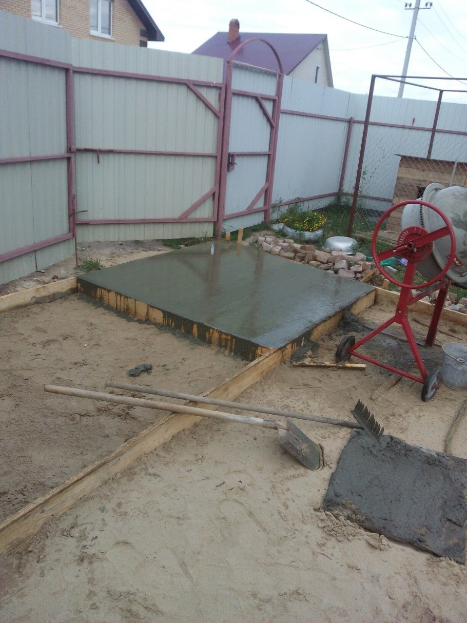 Стоянка для машины на даче