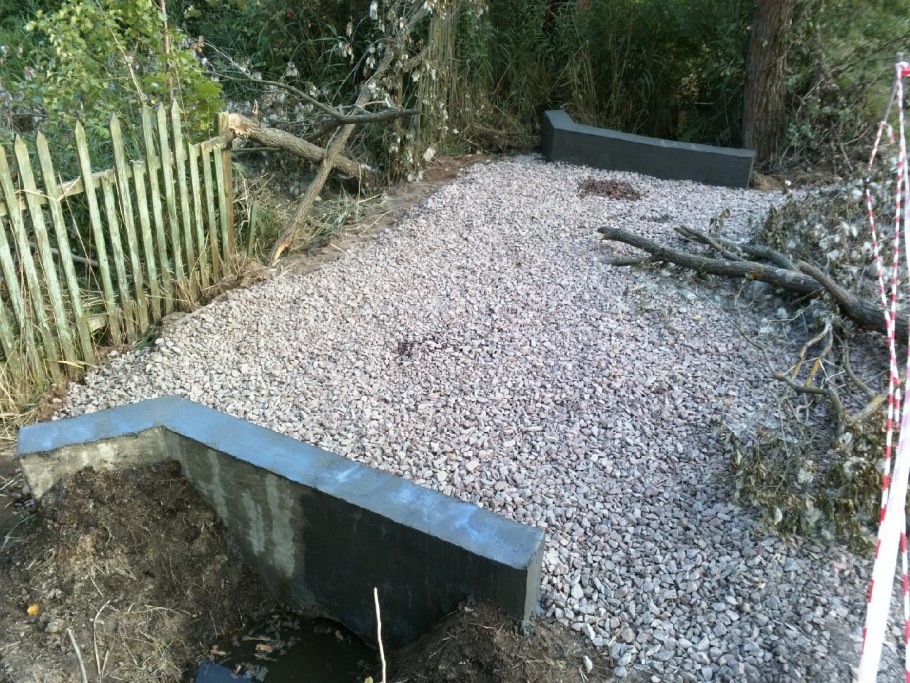 Бетонная площадка под автомобиль