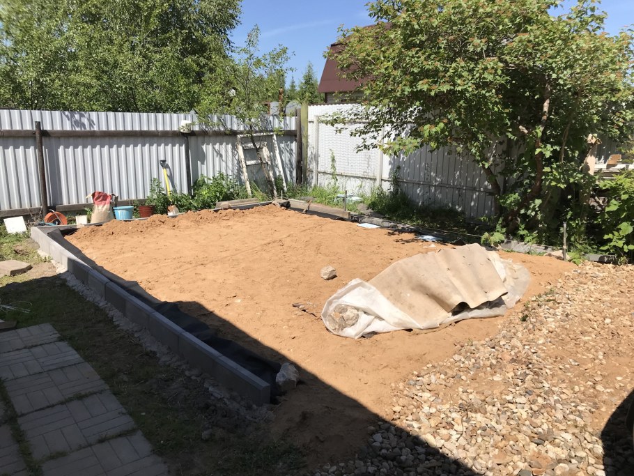 Бетонная плита для заезда на участок