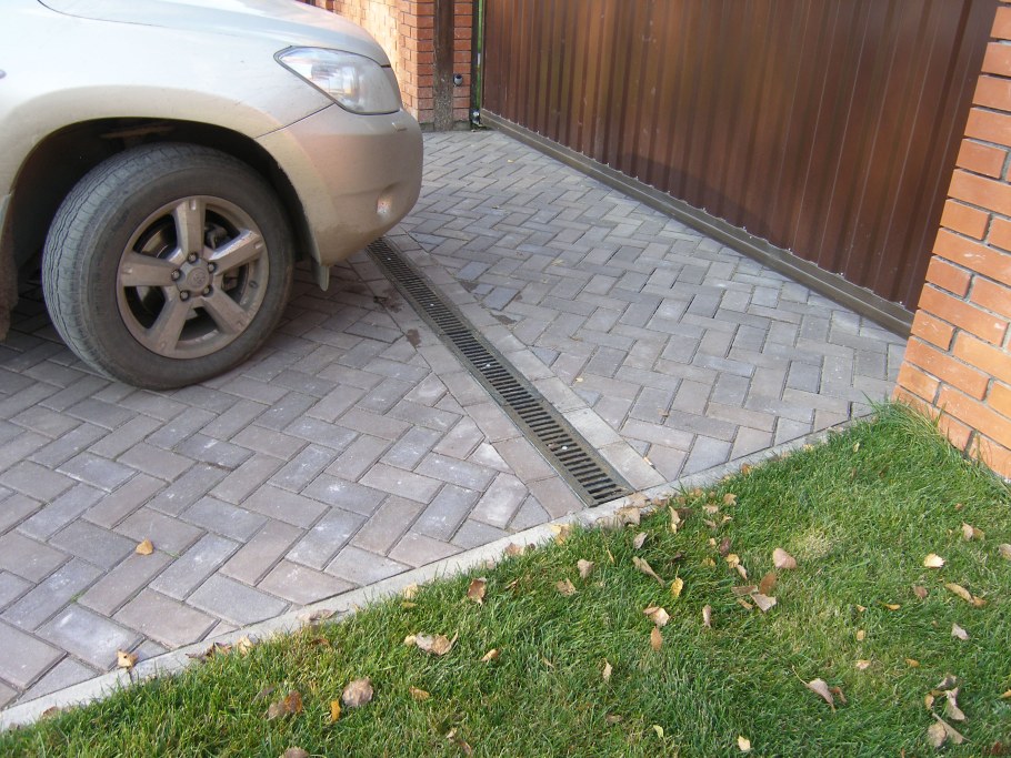 Заезд на участок под уклоном