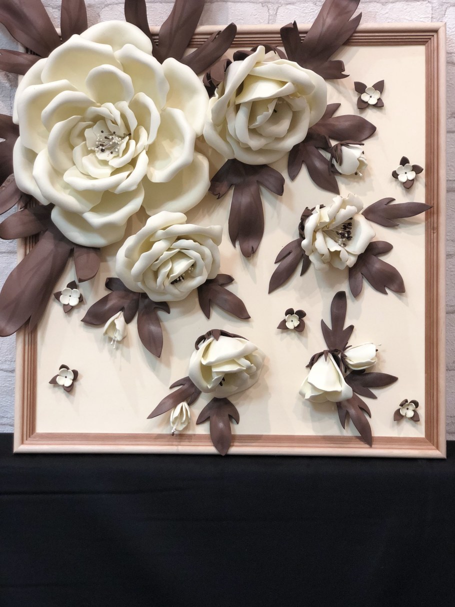 Светильник из розочек из фоамирана