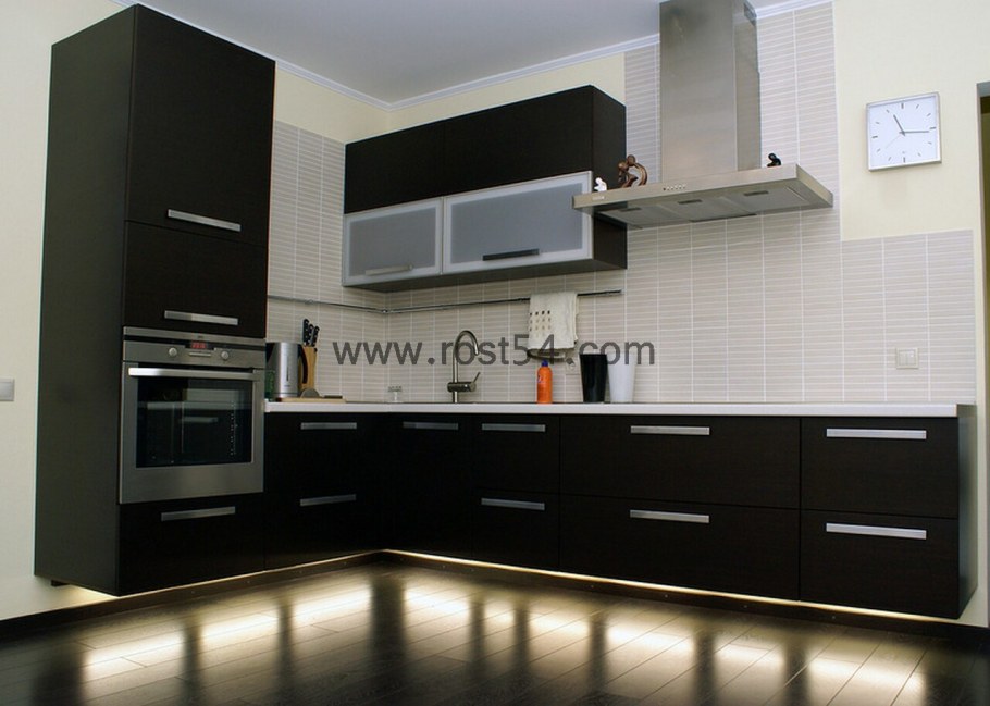 Угловая подвесная кухня