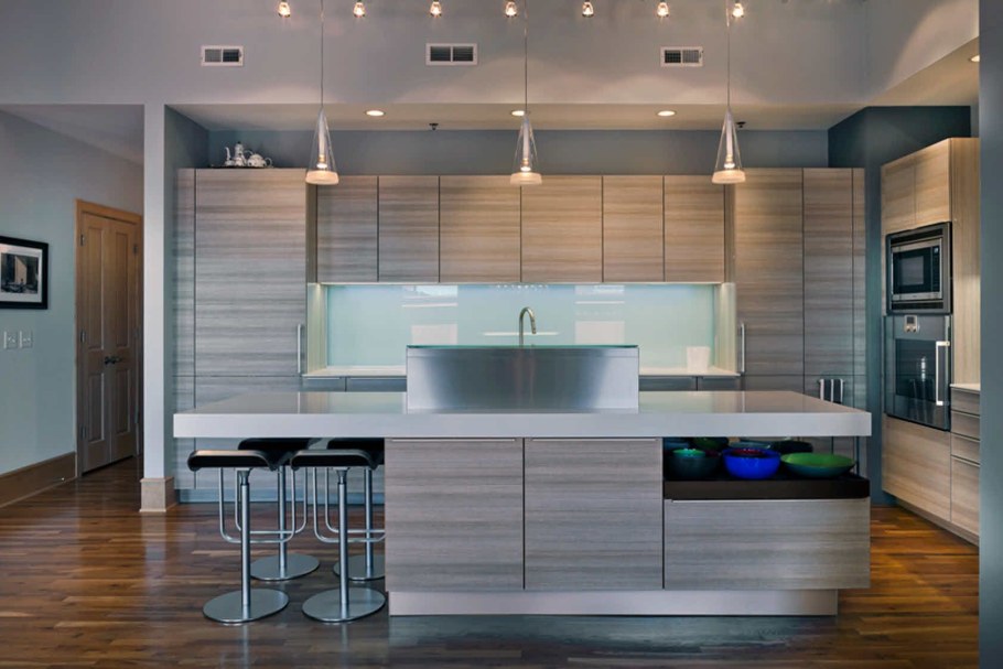 Кухонный остров с подсветкой