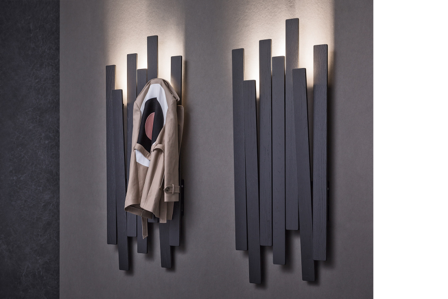 Золотой декор на стену