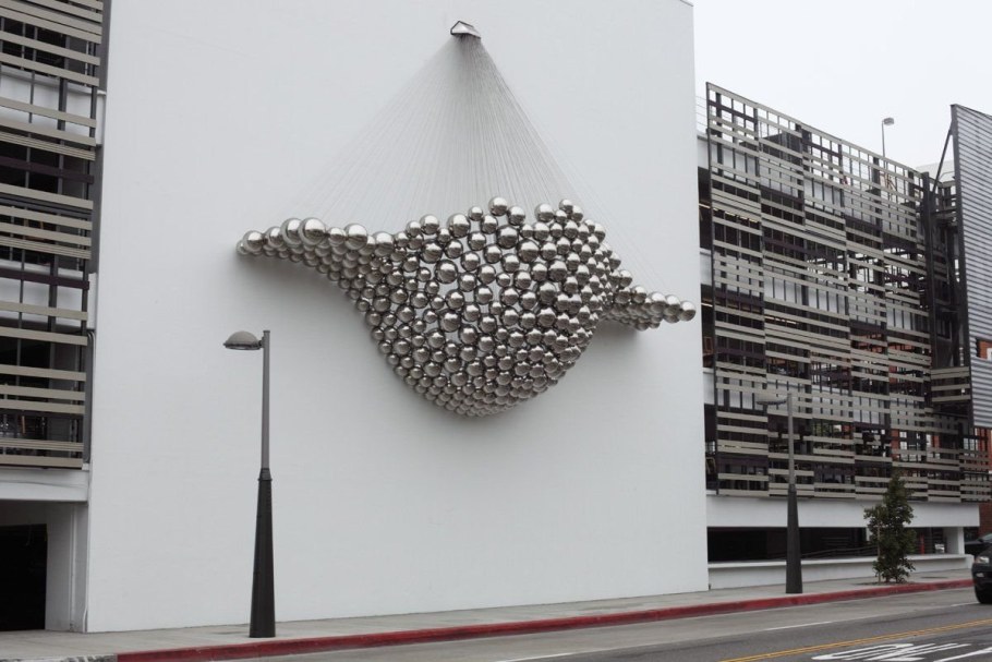 Буквы на стене арт