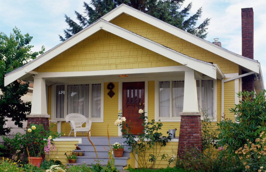 Салатовый деревянный дом