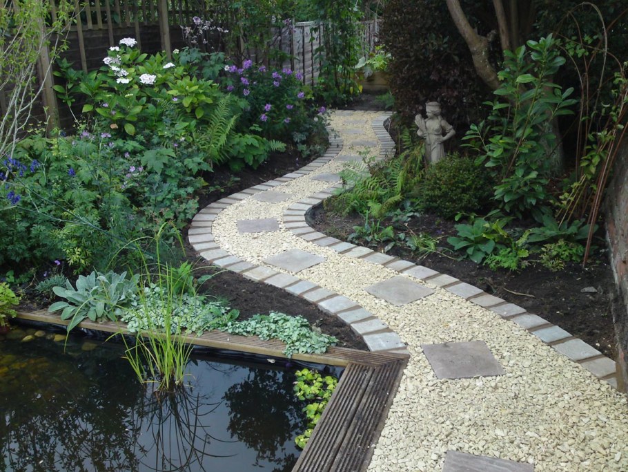 Мощение садовых дорожек