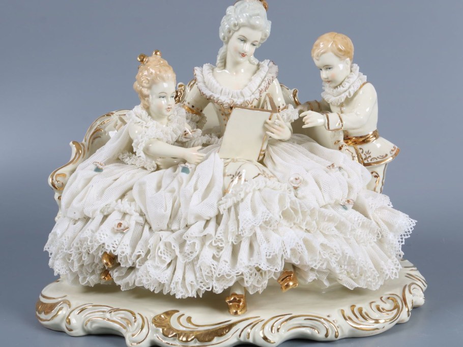 Кружевница фарфор