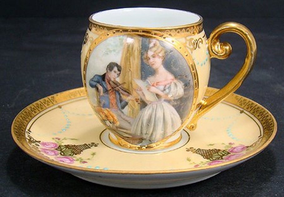 Старинные фарфоровые чашки