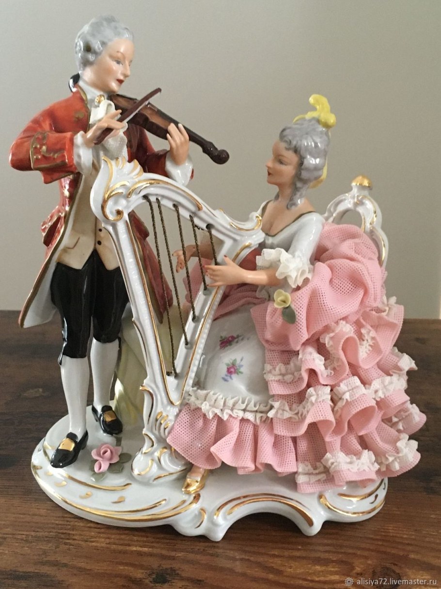 Фарфоровые статуэтки кружевницы Германия