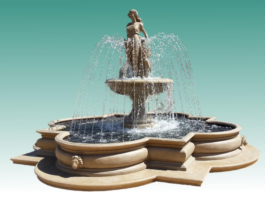 Декоративный фонтан в парке