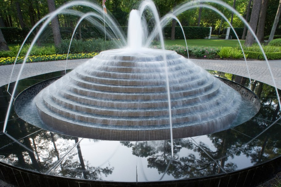 Фонтан круглый современный