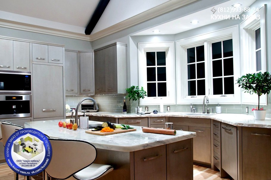 Кухня в стиле Прованс с большим окном