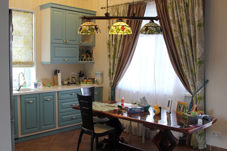 Проект кухни с двумя окнами