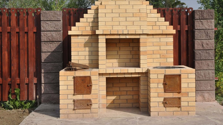 Барбекю из старого кирпича