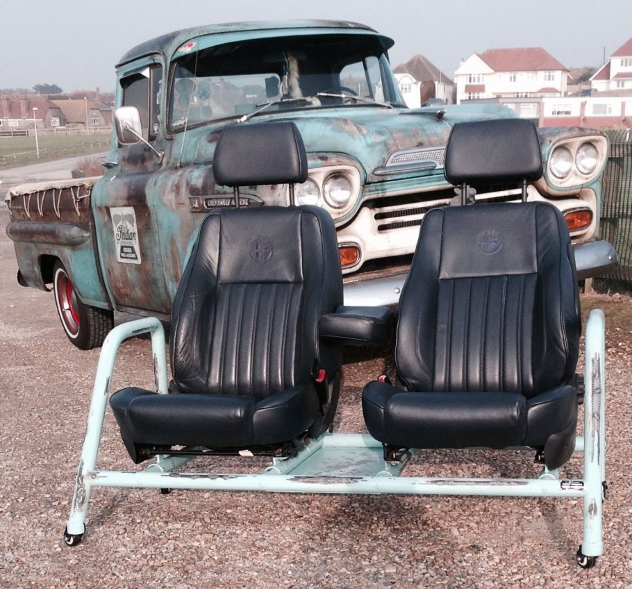 Диван из автомобильных сидений