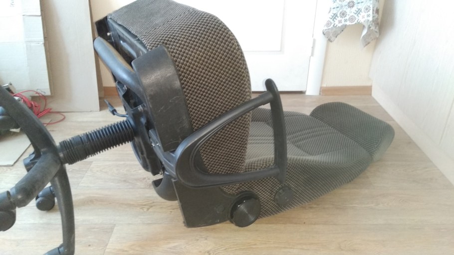 Раскладной диван в гараж из заднего сиденья