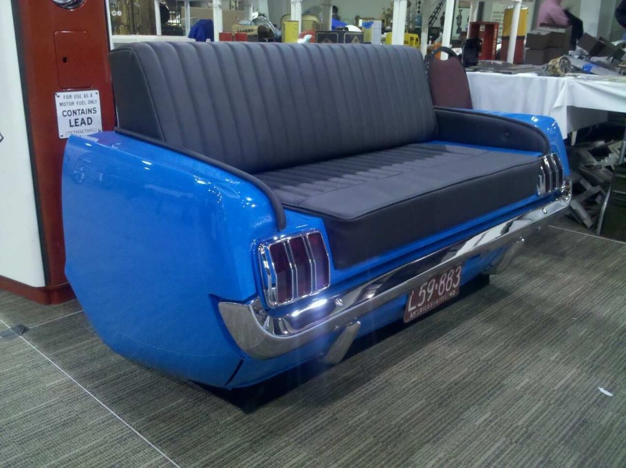 Диван из машины