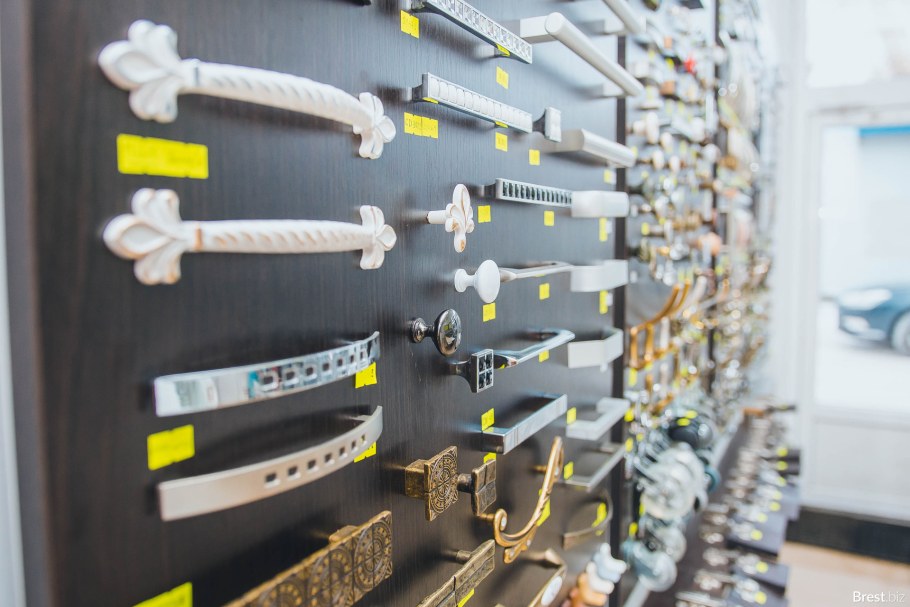 Мебельная фурнитура