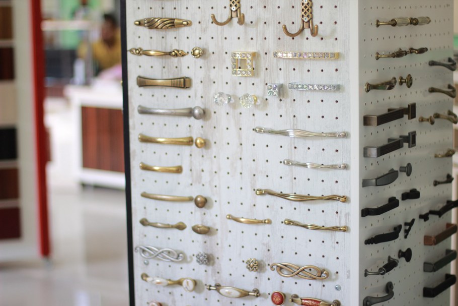 Стенд для ручек мебельных