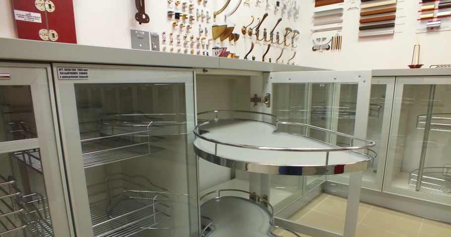 Мебельная фурнитура юмаком