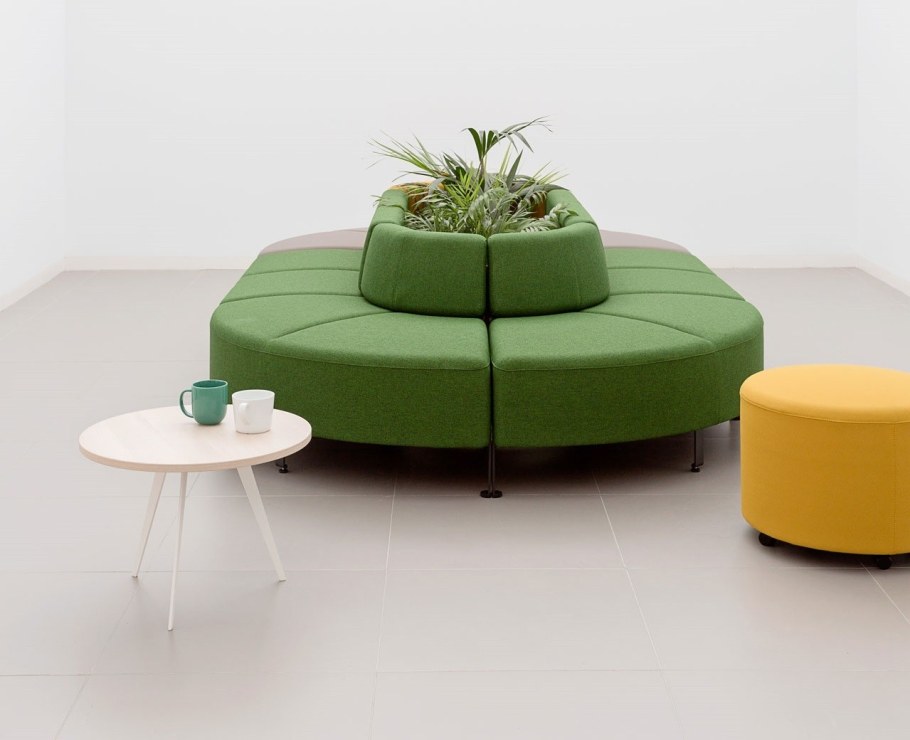 Полукруглый диванчик в офис