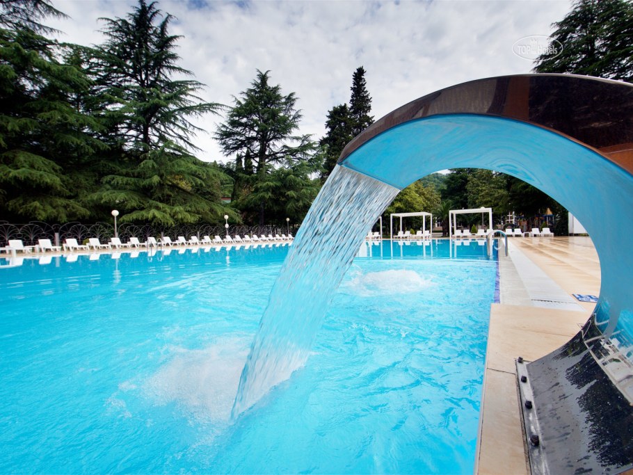 Кантри Резорт Вербилки бассейн на улице