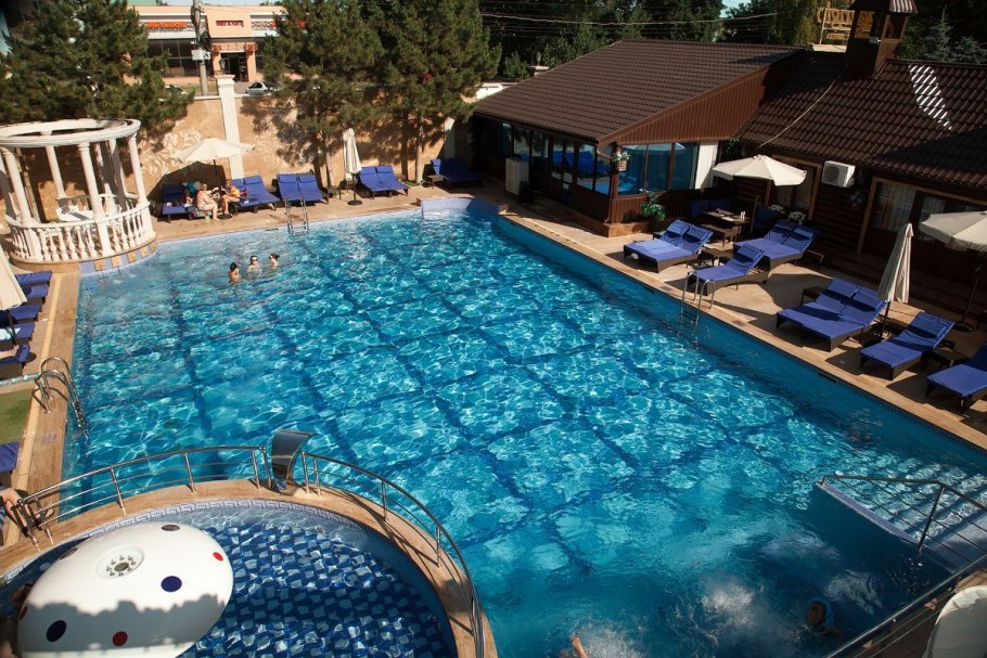 Кантри Резорт Вербилки открытый бассейн