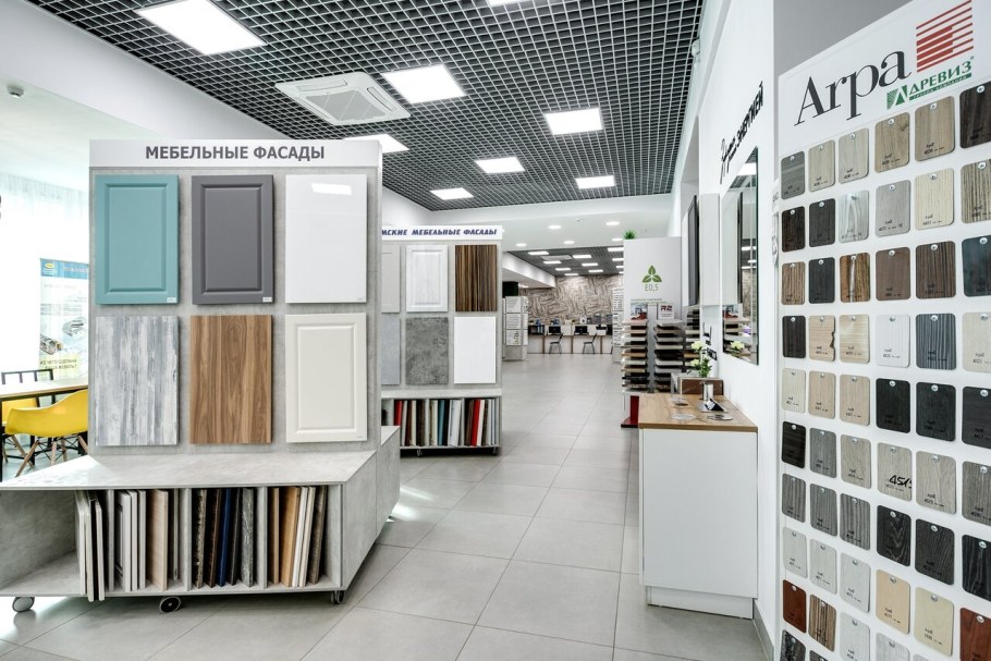 Склад мебельного магазина
