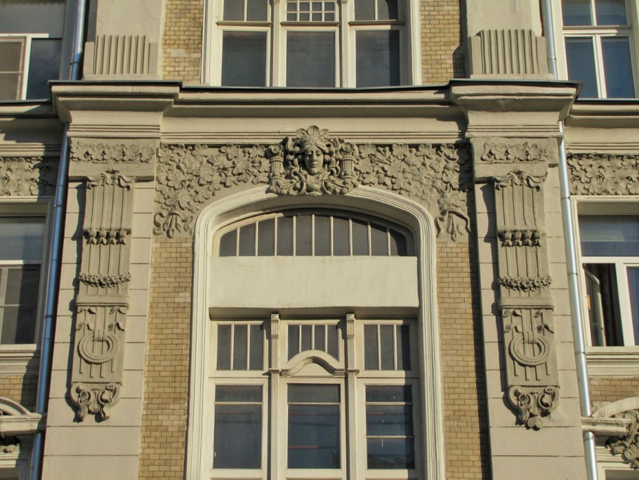 Ризалит портик фронтон