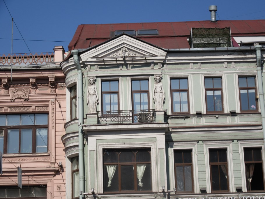 Строгановский дворец фронтон