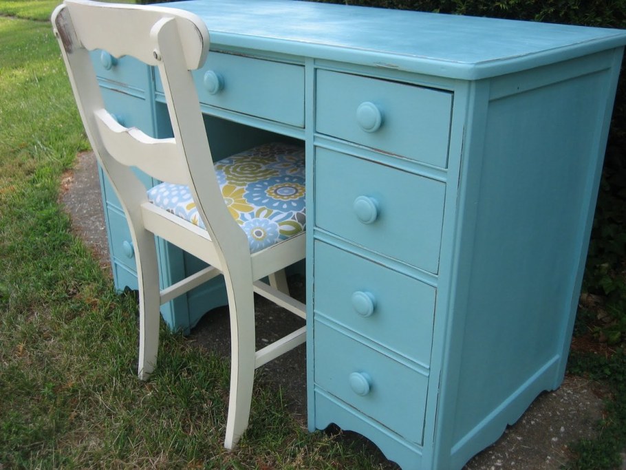 Перекрашенная мебель в белый цвет