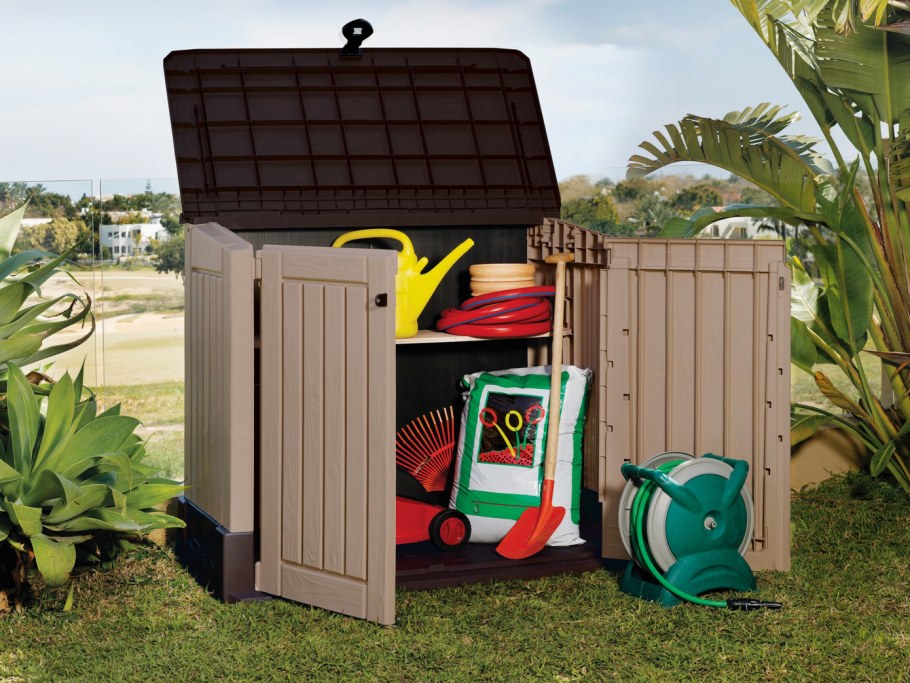 Шкафчик для садового инвентаря