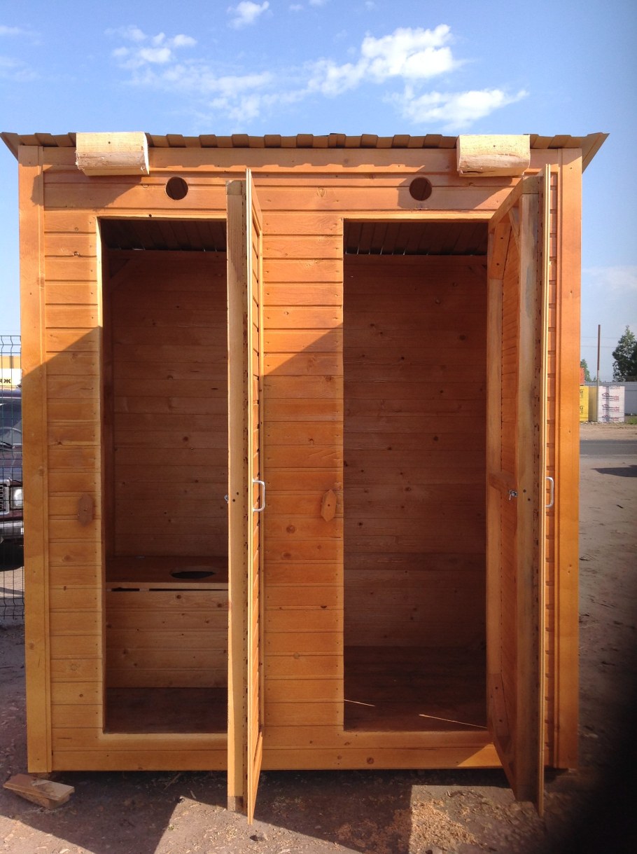 Уличный туалет с душем для дачи