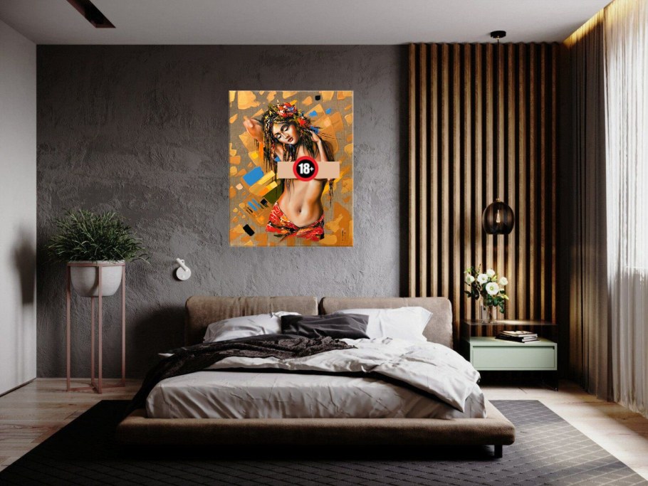 Спальня с рейками на стене