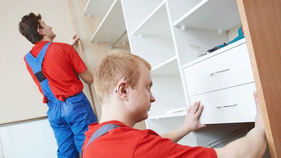 Встроенные шкафы внутри