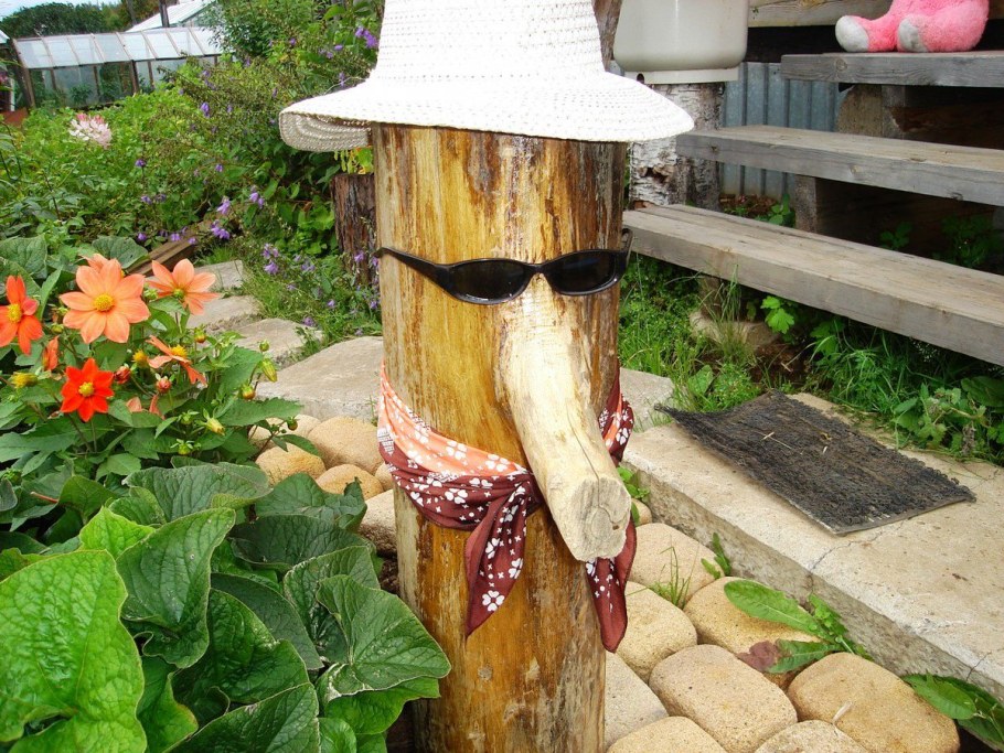 Необычные деревянные изделия для дачи и сада