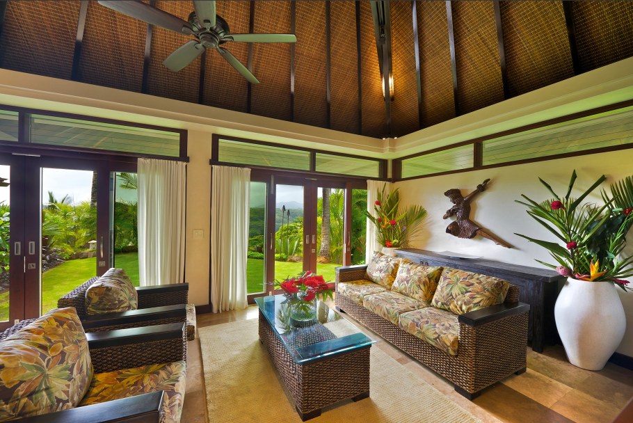 Дом в тропическом стиле