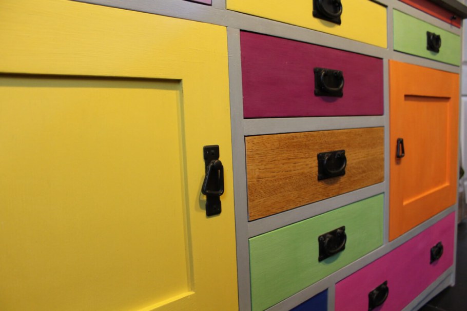 Мебельные ручки на комод в интерьере