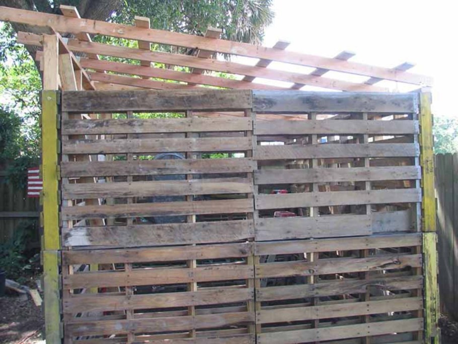 Хозблок для дачи из паллетов