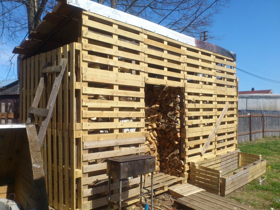 Обрешетка деревянная для дровяника