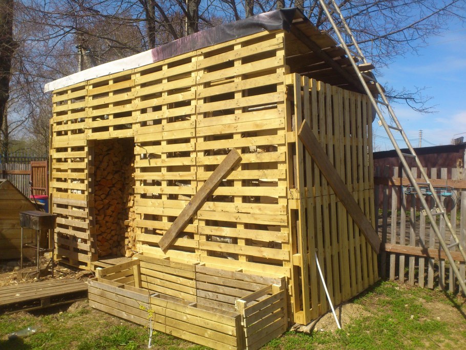 Сарайчик из поддонов