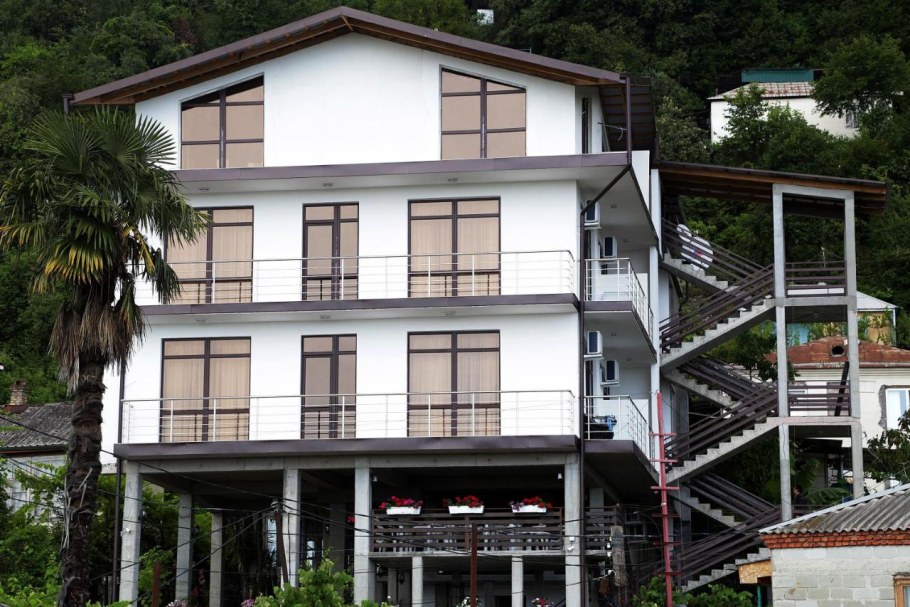 Абхаз-Лео Абхазия Гагра гостевой дом