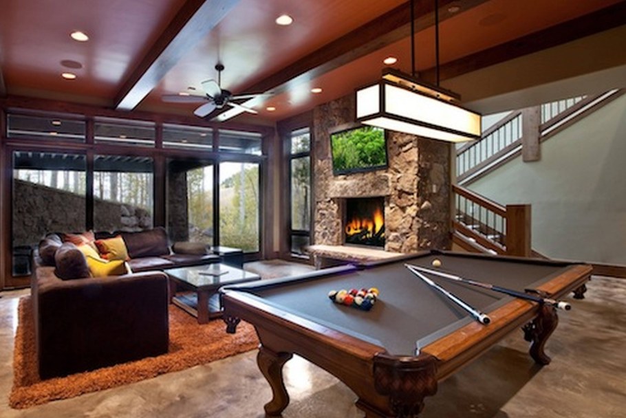 Гостиная с бильярдом