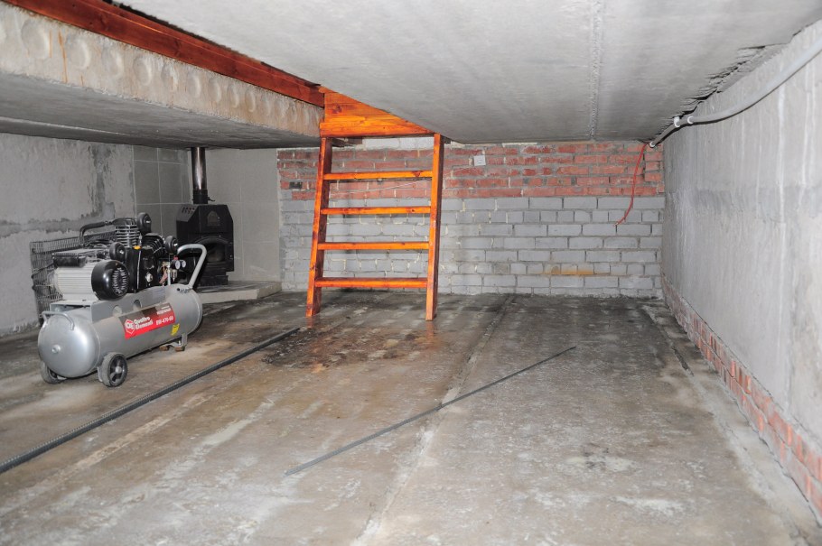 Подвал в гараже